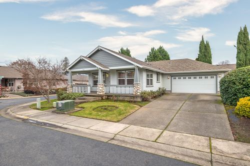 913 Schaefers Ln, Grants Pass, OR, 97526-5927 | Card Image