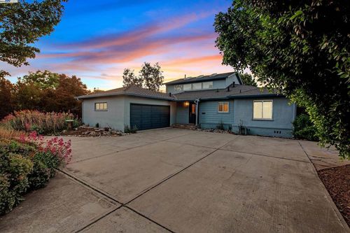 3171 Verdant Way, San Jose, CA, 95117-3071 | Card Image