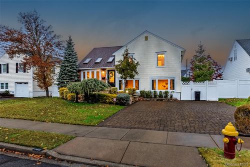 3641 Sarah Dr, Wantagh, NY, 11793-1635 | Card Image