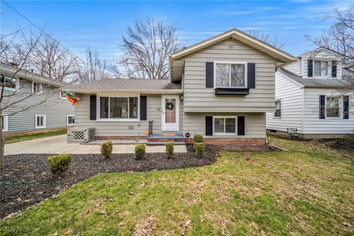 16 Waban Rd, Timberlake, OH, 44095-1952 | Card Image