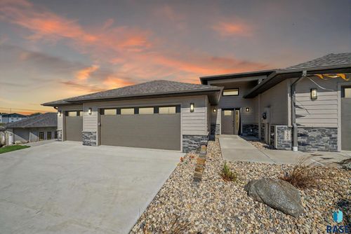 7804 E Bull Pine Trl, Sioux Falls, SD, 57110 | Card Image