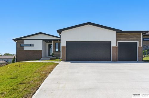16951 Benjamin St, Bennington, NE, 68007-5054 | Card Image