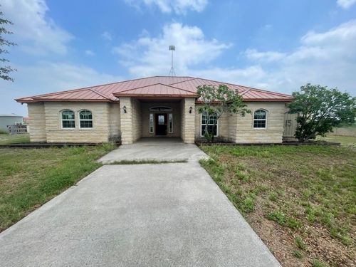 7448 N Us Highway 281, Orange Grove, TX, 78372-9672 | Card Image