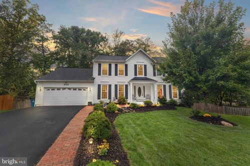 8106 Oak Hollow Ct, FAIRFAX STATION, VA, 22039-3032 | Card Image