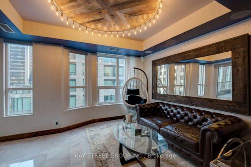 301-68 Yorkville Ave, Toronto, ON, M5R3V7 | Card Image