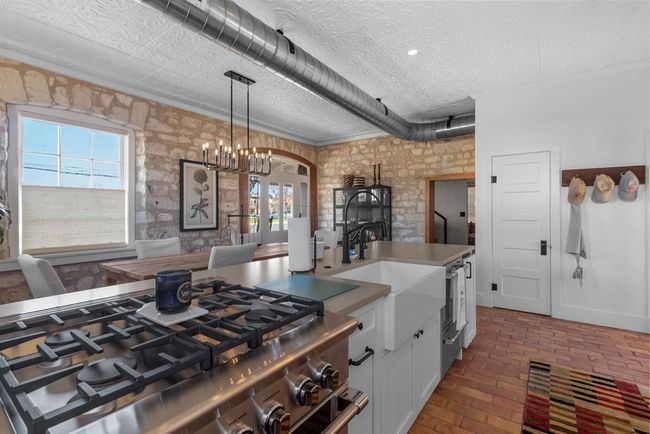 125 W San Antonio St, Home with 2 bedrooms, 3 bathrooms and 2 parking in Fredericksburg TX | Image 25