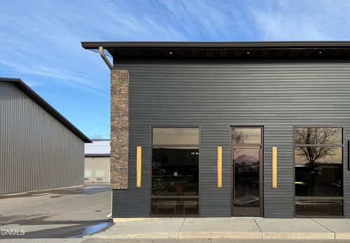 3250 Rock Island Pl, Bismarck, ND, 58504-7704 | Card Image