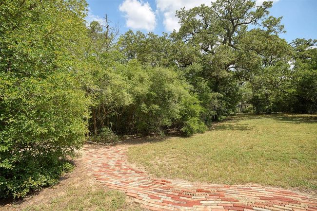 Side Yard | Image 26