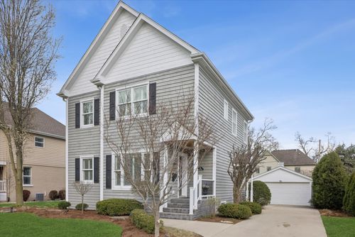 131 Indian Dr, Clarendon Hills, IL, 60514-1119 | Card Image