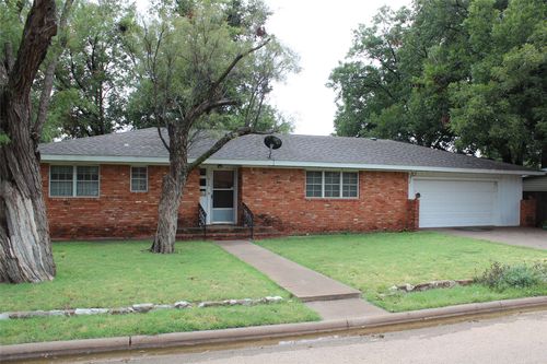 610 W Eden St, Munday, TX, 76371 | Card Image