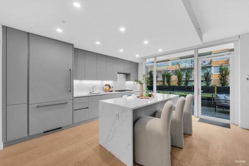 301 1331 Marine Drive, West Vancouver, BC, V7T1B6 | Card Image