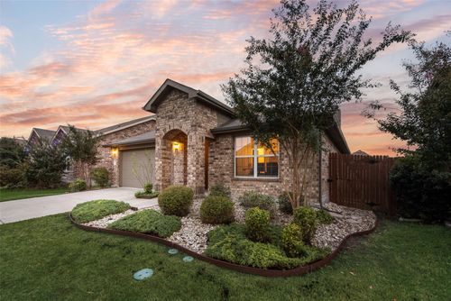 2120 Blakehill Dr, Heartland, TX, 75126-8409 | Card Image