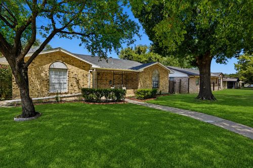 831 Kelso Dr, Dallas, TX, 75211-6943 | Card Image