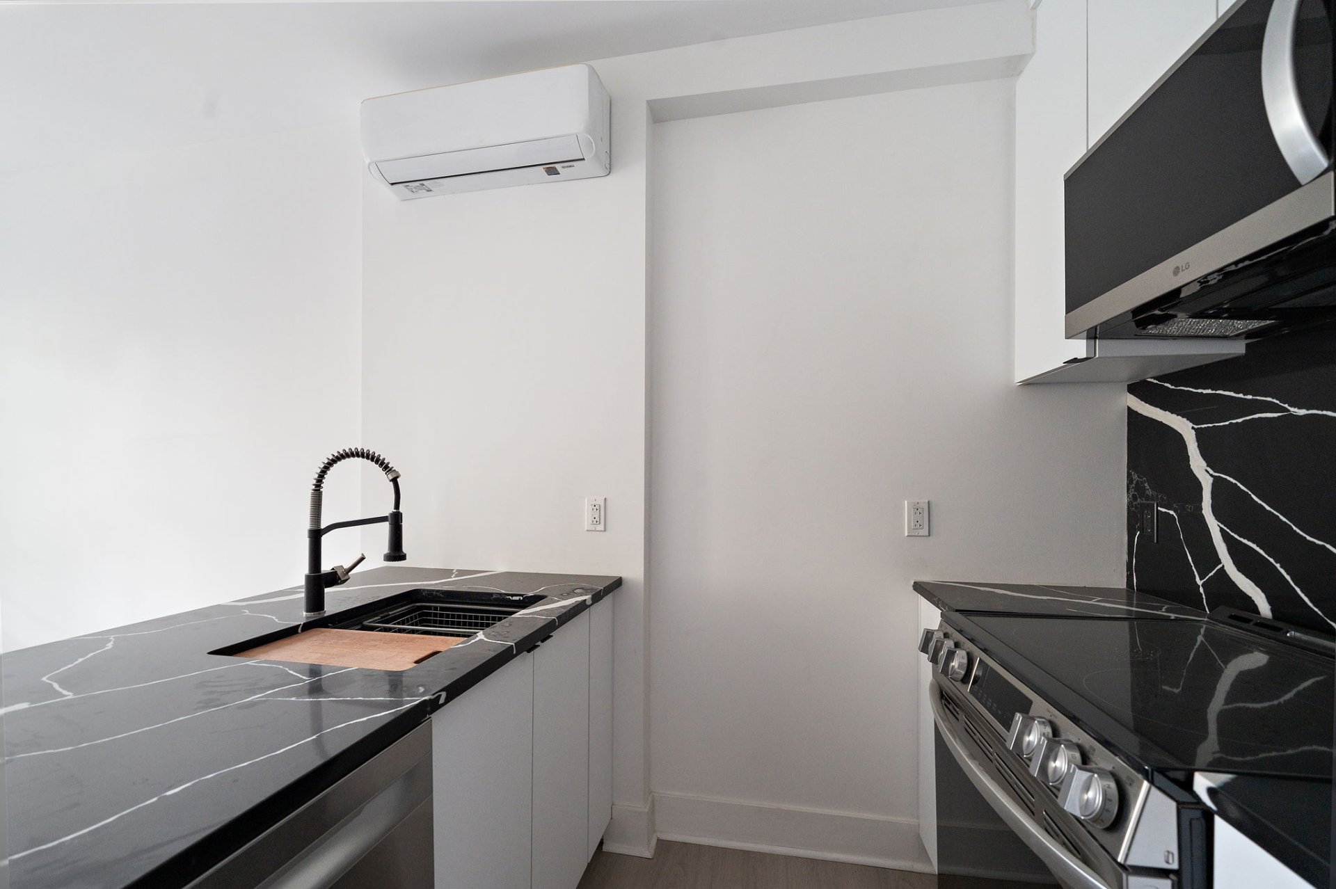 Residential Lease in Montréal (Côte-des-Neiges/Notre-Dame-de-Grâce) 2