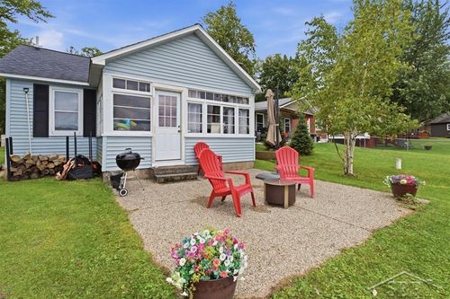 2909 Chippewa Trl, Lupton, MI, 48635-8718 | Card Image