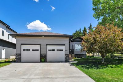 4021 40 Street Close, House detached with 4 bedrooms, 3 bathrooms and 4 parking in Ponoka AB | Image 1