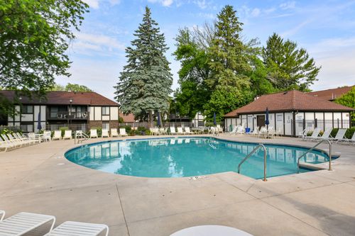 5 Highwood Ct, Williams Bay, WI, 53191-9621 | Card Image