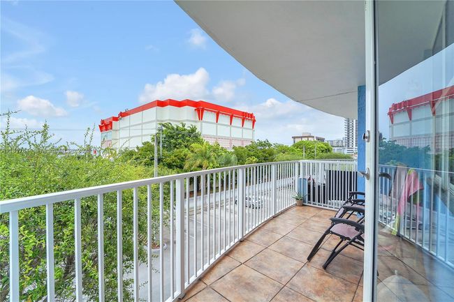 APT-304 - 1555 N Treasure Dr, Condo with 2 bedrooms, 2 bathrooms and null parking in North Bay Village FL | Image 13