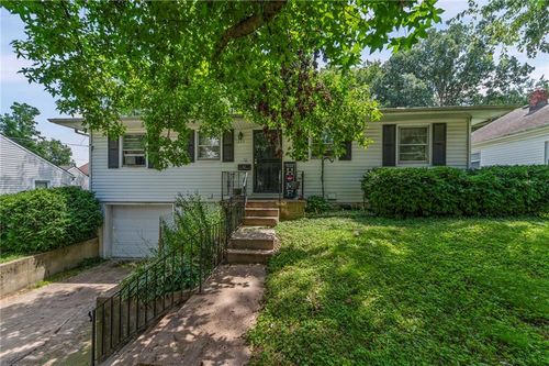 1223 N Pleasant St, Independence, MO, 64050-1718 | Card Image