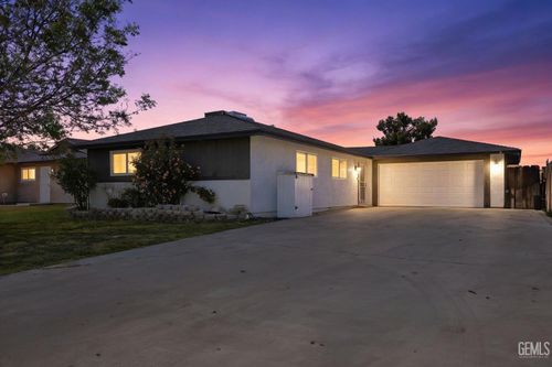 5208 Thyme Ln, Bakersfield, CA, 93309-8907 | Card Image