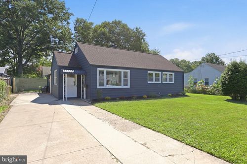 3227 Wayne Rd, FALLS CHURCH, VA, 22042-3858 | Card Image