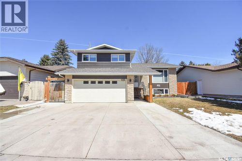 631 Delaronde Cres, Saskatoon, SK, S7J3Z9 | Card Image