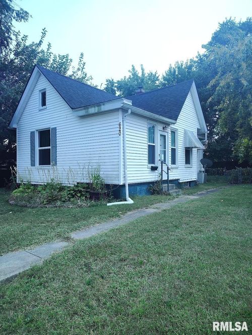 620 E Ash St, Canton, IL, 61520-2016 | Card Image