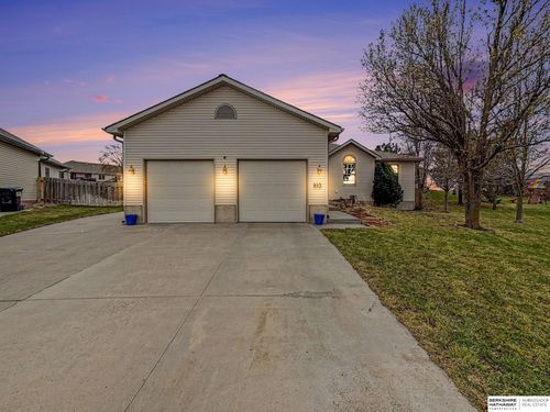 810 Goldenrod Cir, Hickman, NE, 68372-9508 | Card Image