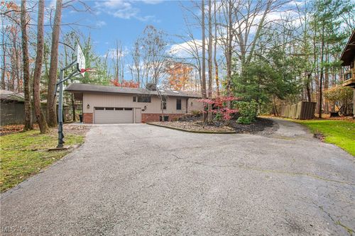 711 Cross Creek Oval, Aurora, OH, 44202-8435 | Card Image