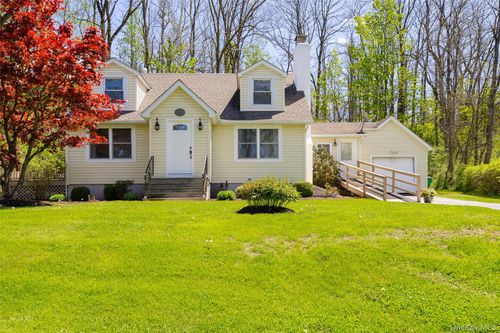 430 North Ave, Pleasant Valley, NY, 12569-7013 | Card Image