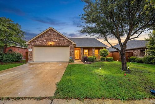 4004 Red Rock Dr, Heartland, TX, 75126-8917 | Card Image