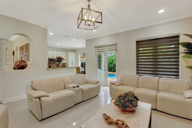 8902 Nw 178 Th Ln, House other with 4 bedrooms, 4 bathrooms and null parking in Hialeah FL | Image 15