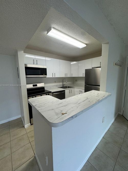 apt-109-7180 Nw 179th St, Hialeah, FL, 33015-5487 | Card Image
