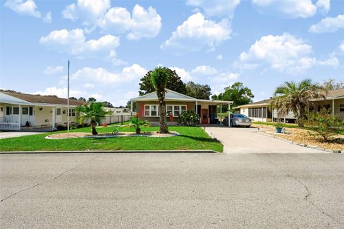 8481 Dickens Ave, BROOKSVILLE, FL, 34613-5028 | Card Image