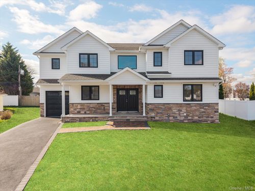 10 Faye Ct, Plainview, NY, 11803-2108 | Card Image