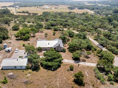 305 Upper Cibolo Creek Rd, Home with 3 bedrooms, 2 bathrooms and null parking in Boerne TX | Image 2