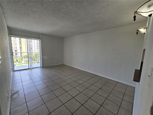 501w-801 Nw 47th Ave, Miami, FL, 33126-2340 | Card Image