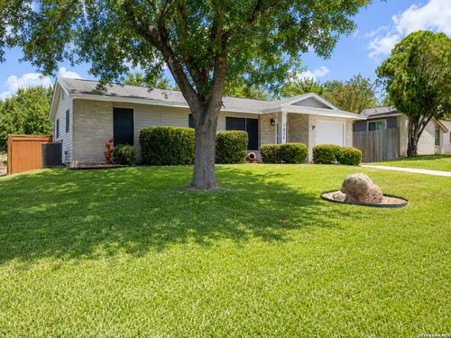 7426 Mountain Oak Trl, Live Oak, TX, 78233-3110 | Card Image