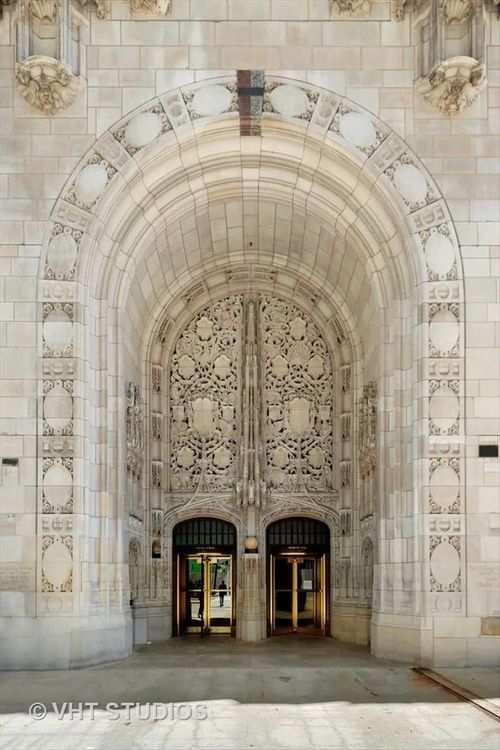 401-435 Michigan Ave, Chicago, IL, 60611-4001 | Card Image