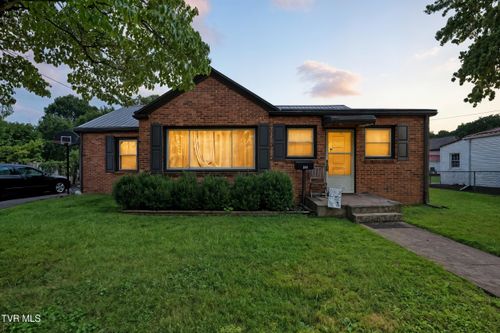 1410 Burgie St, Elizabethton, TN, 37643-2811 | Card Image