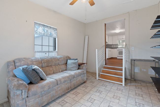 20601 Cameron Rd, House other with 3 bedrooms, 2 bathrooms and 4 parking in Coupland TX | Image 11