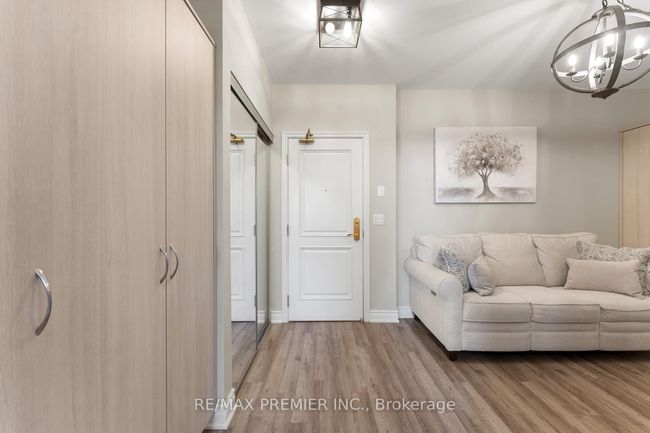 209 - 9235 Jane St, Condo with 2 bedrooms, 1 bathrooms and 1 parking in Vaughan ON | Image 5
