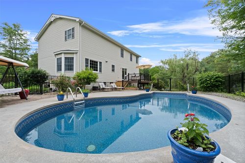 1 Bray Farm Ln, Wappingers Falls, NY, 12590-6220 | Card Image