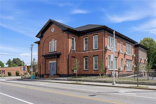 387 Broad St, Central Falls, RI, 02863-3014 | Card Image