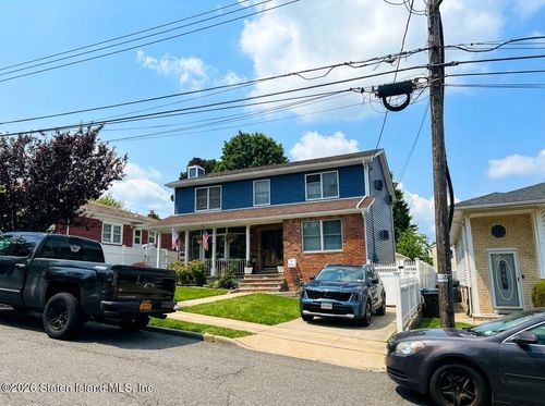 240 Graves St, Staten Island, NY, 10314-6936 | Card Image