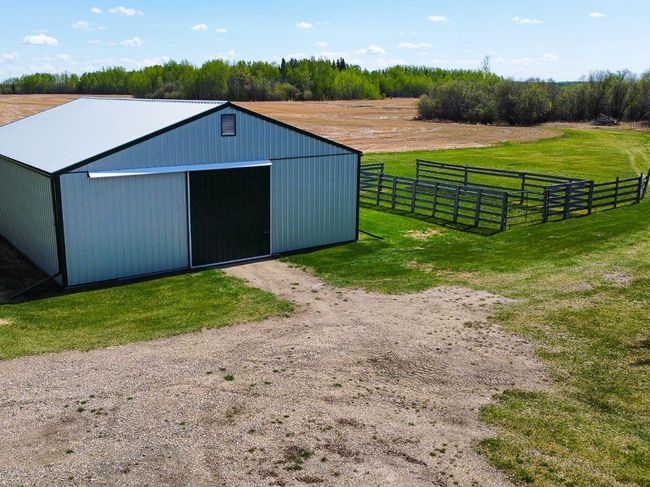 20133 Twp Rd 832, House other with 3 bedrooms, 2 bathrooms and null parking in St Isidore AB | Image 35