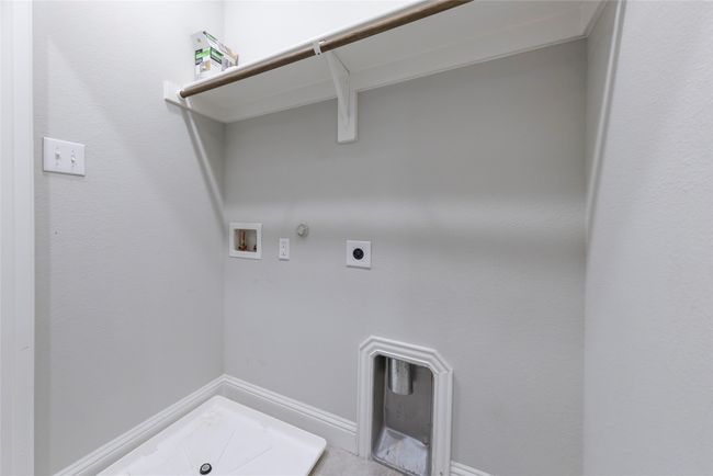 1571 Windermere Way, Townhouse with 3 bedrooms, 3 bathrooms and null parking in Farmers Branch TX | Image 23