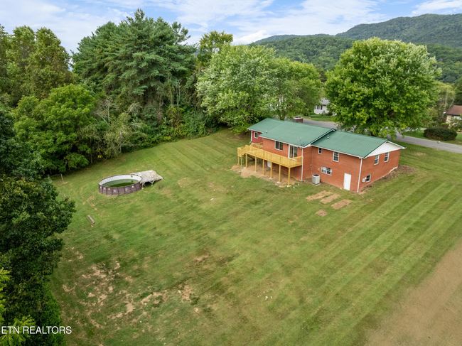 Lovely mature trees provide lots of privacy. | Image 37