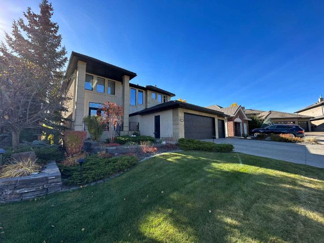 50 Hamptons Manor Nw, Home with 5 bedrooms, 3 bathrooms and 6 parking in Calgary AB | Image 3