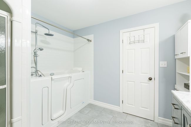 4369 Sixth St, House other with 4 bedrooms, 2 bathrooms and 2 parking in Petrolia ON | Image 14